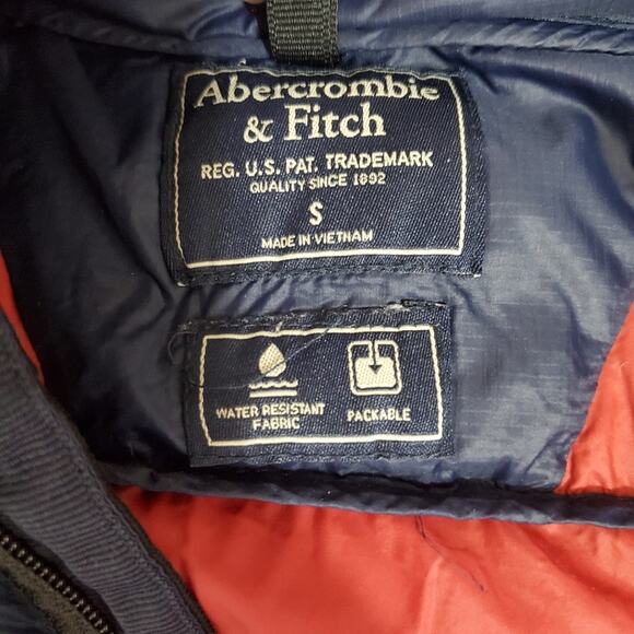 Abercrombie A&F Puffer Jacket with Removable Hood Poly-Fill Water Resistant Flaw - Picture 9 of 15
